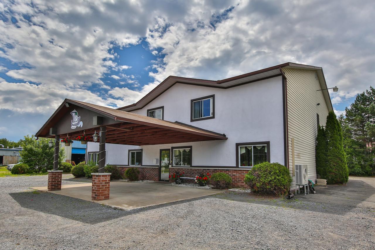 Auberge Motel Drakkar Shawinigan Exterior photo